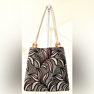 Artisanal and eco-friendly women's shopping market tote bag
